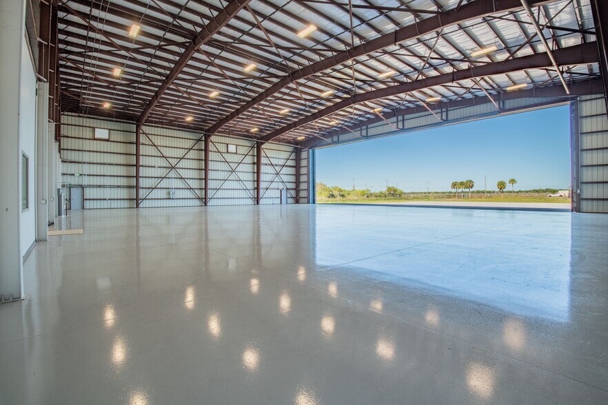 More Photos Of 3194 Airman's dr, Fort Pierce Airplane Hangar For Lease