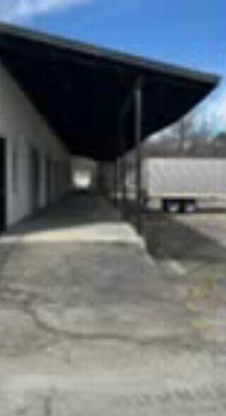 More Photos Of 4459 Broadway, Macon Distribution For Sale