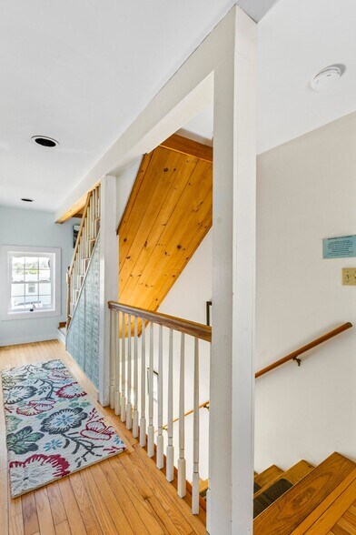 More Photos Of 5 Wharf Hill Rd, Monhegan Hospitality For Sale