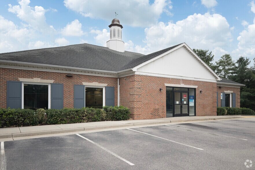 More Photos Of 1701 Financial Loop, Woodbridge Bank For Lease