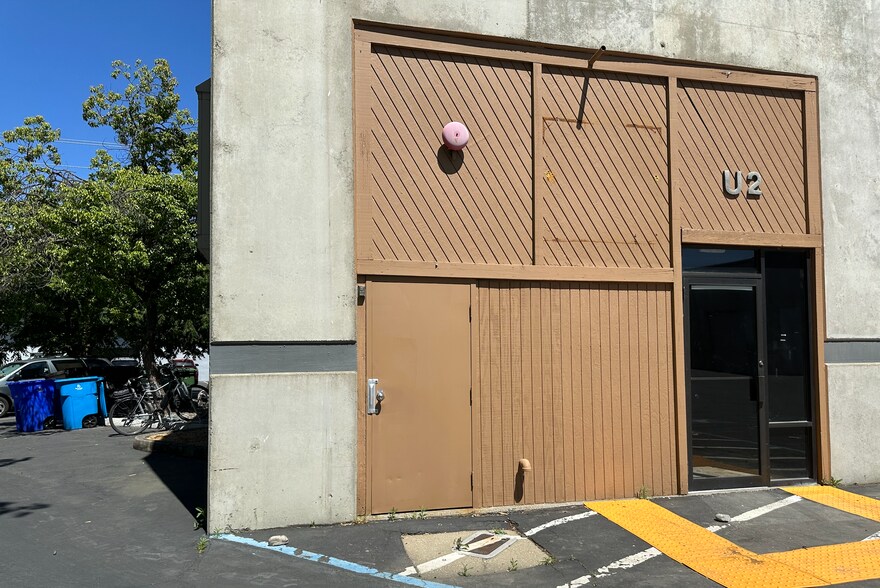 More Photos Of 720 Olive Dr, Davis Warehouse For Lease