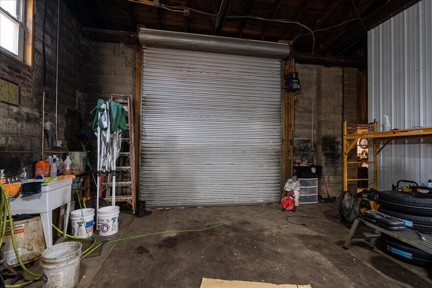 More Photos Of 317 General Daniel Ave N, Danielsville General Retail For Sale