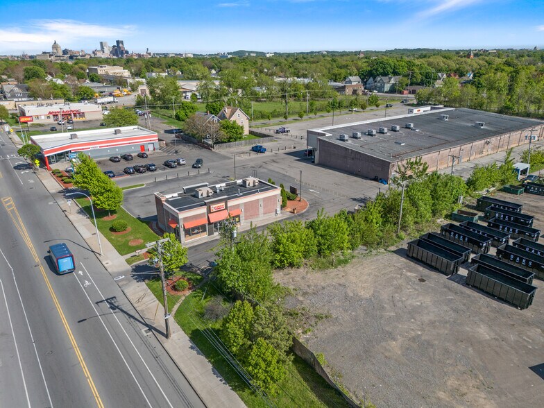 More Photos Of 569 Lyell Ave, Rochester Freestanding For Lease