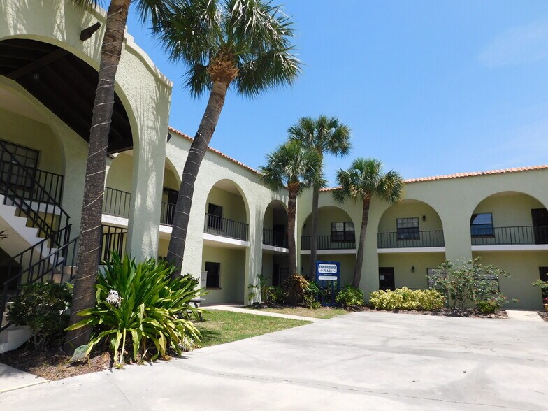 More Photos Of 319 River Edge Blvd, Cocoa Office For Lease
