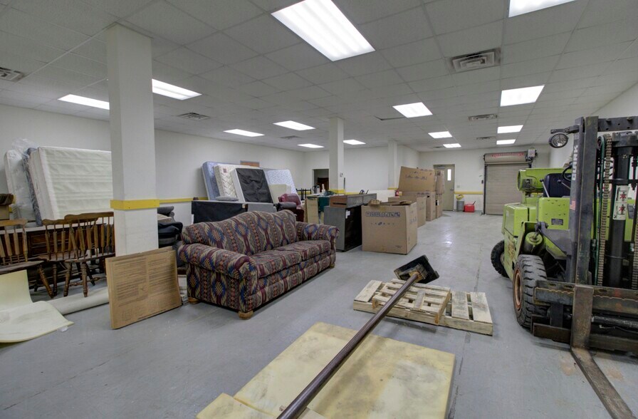 More Photos Of 224 E Main St, Ottawa Office For Sale