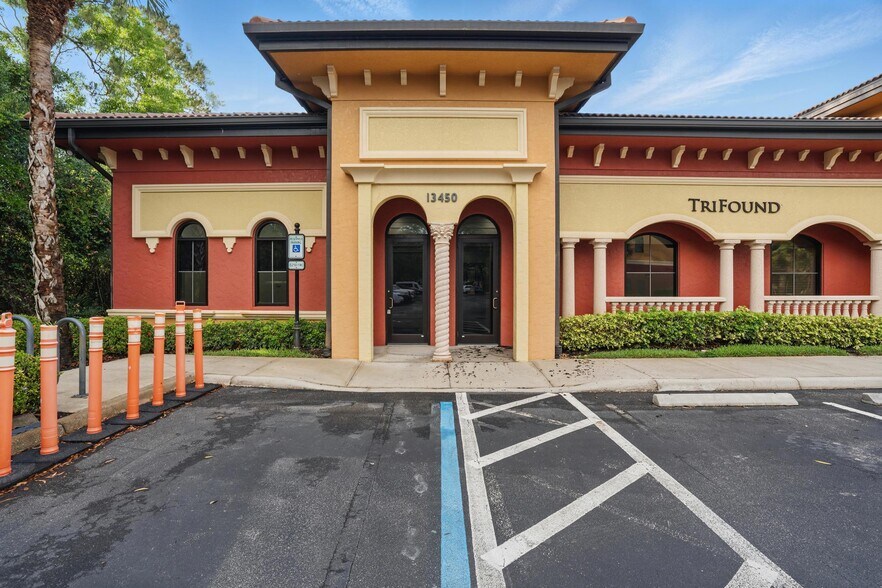 More Photos Of 13450 Parker Commons Blvd, Fort Myers Office For Sale