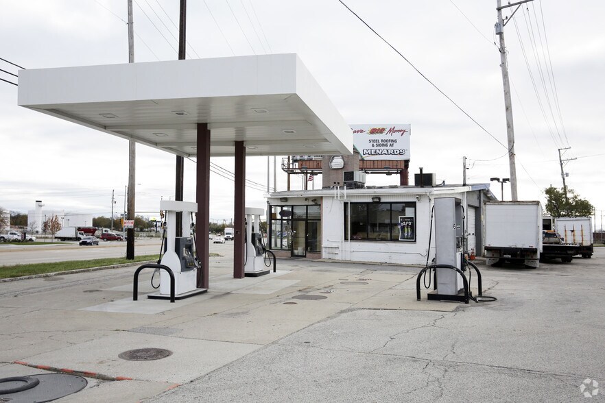 More Photos Of 2800 E Higgins Rd, Elk Grove Village Service Station For Sale