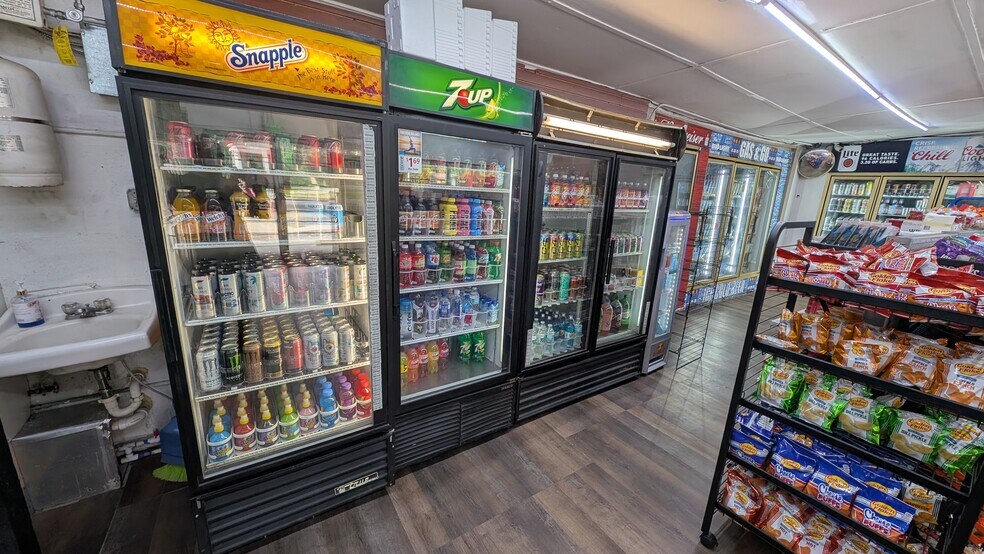 More Photos Of 5609 N Hills St, Meridian Service Station For Sale