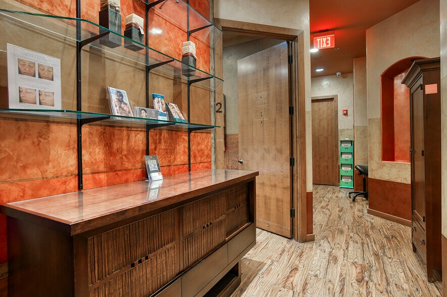 More Photos Of 1635 N Greenfield Rd, Mesa Medical For Lease