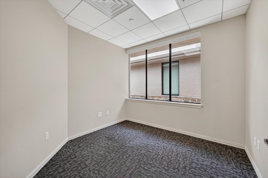 More Photos Of 6200 Stone Hill Farms Pky, Flower Mound Loft Creative Space For Lease