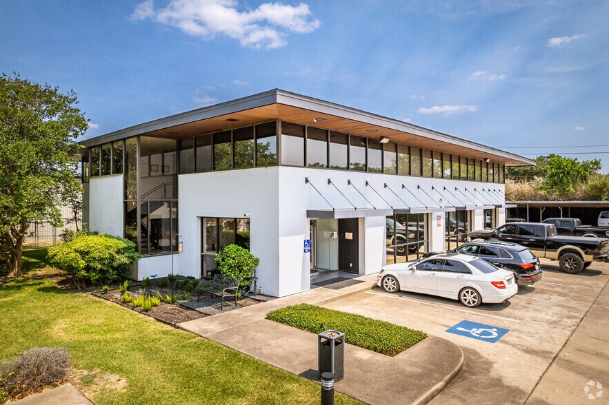 Primary Photo Of 6343 Skyline Dr, Houston Office For Sale