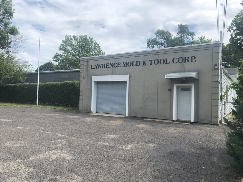 Primary Photo Of 1412 Ohio Ave, Lawrence Industrial For Sale