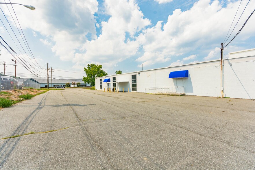 More Photos Of 528 Fellowship Rd, Mount Laurel Light Distribution For Lease