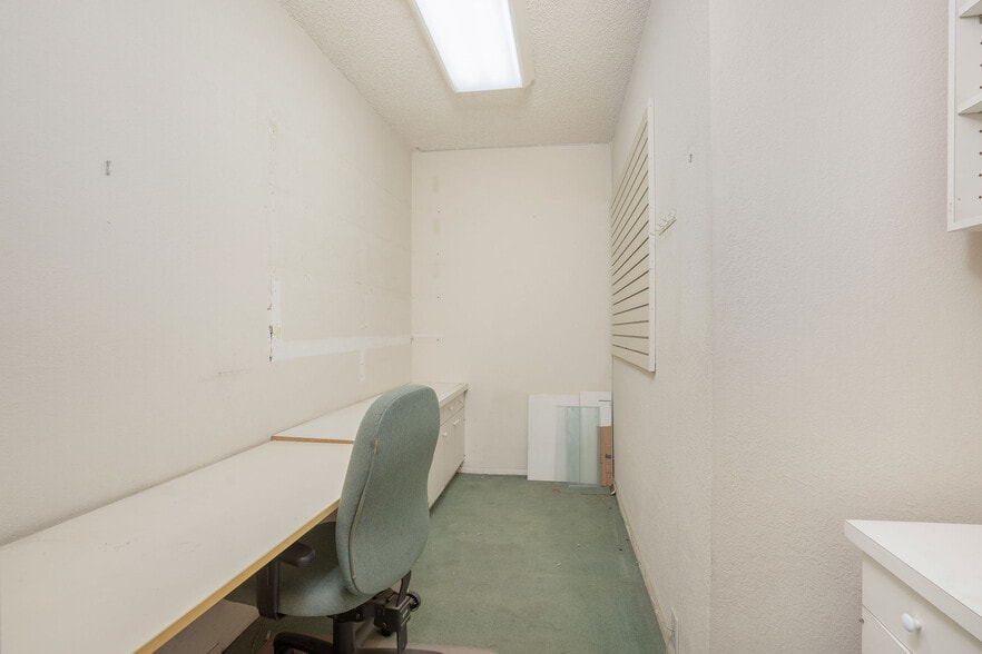 More Photos Of 224 Main St, Seal Beach Storefront For Sale