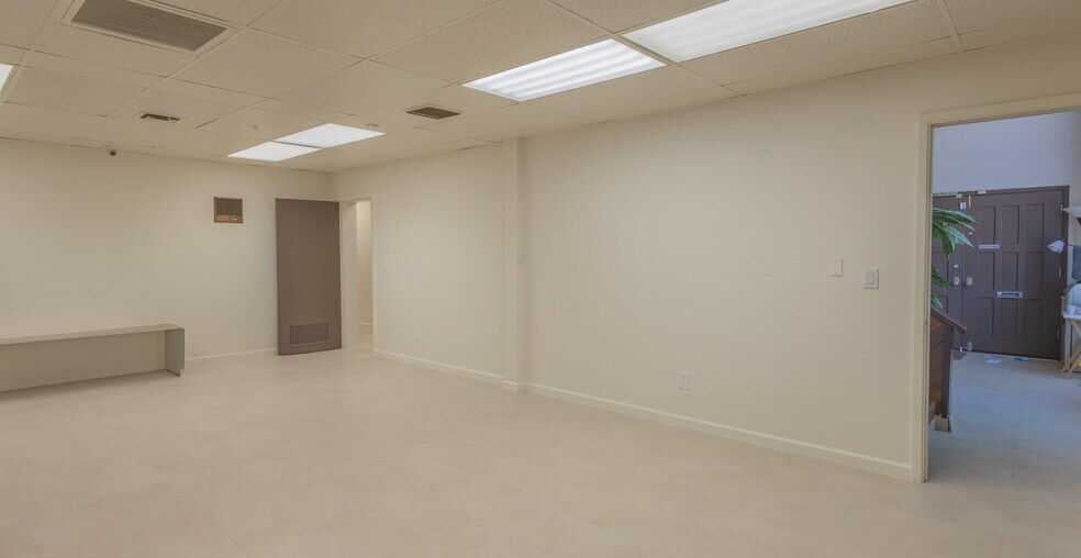 More Photos Of 1095 E Indian School Rd, Phoenix Loft Creative Space For Sale