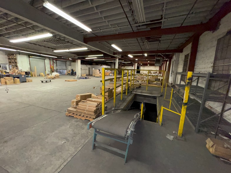 More Photos Of 450 Austin Pl, Bronx Warehouse For Lease
