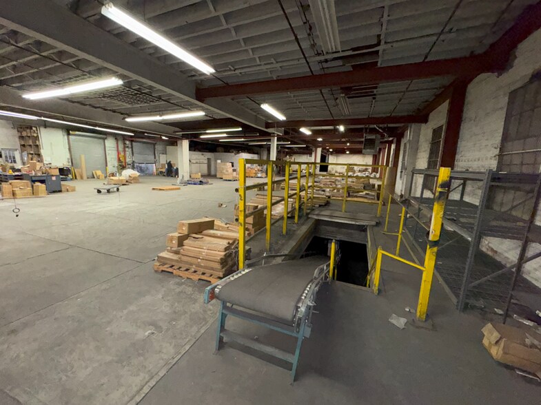 More Photos Of 450 Austin Pl, Bronx Warehouse For Lease