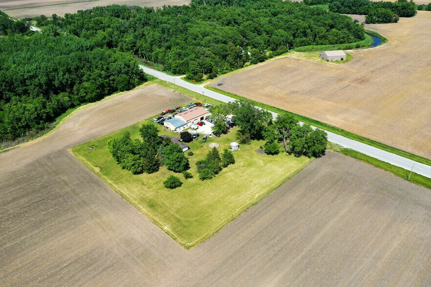 More Photos Of 3209 N State Rt 1, Saint Anne Flex For Sale