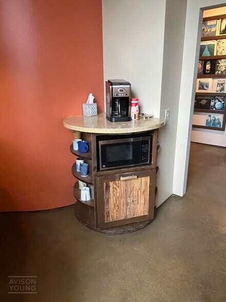 More Photos Of 1040 W Washington St, Greenville Office For Lease