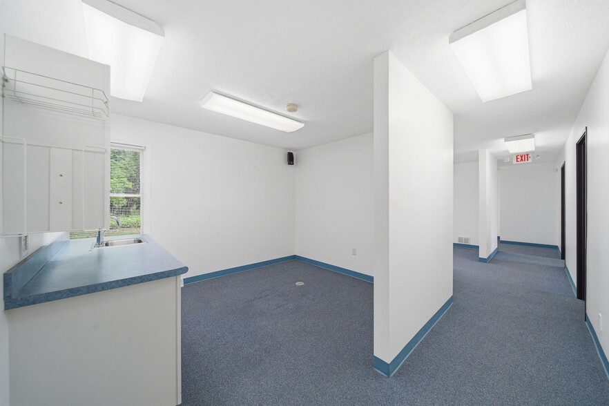 More Photos Of 3165 County Farm Rd, Jackson Storefront Retail Office For Sale