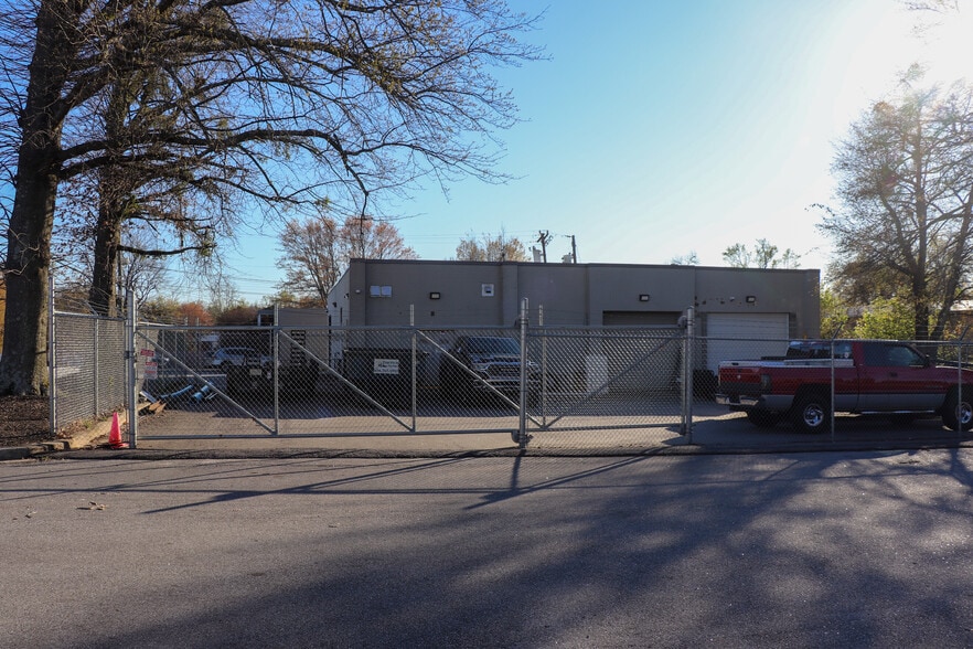More Photos Of 8 Michael Dr, Greenville Flex For Lease