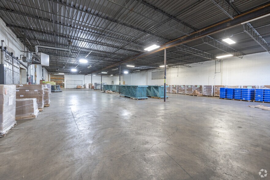 More Photos Of 1515 Ellis St, Waukesha Manufacturing For Sale