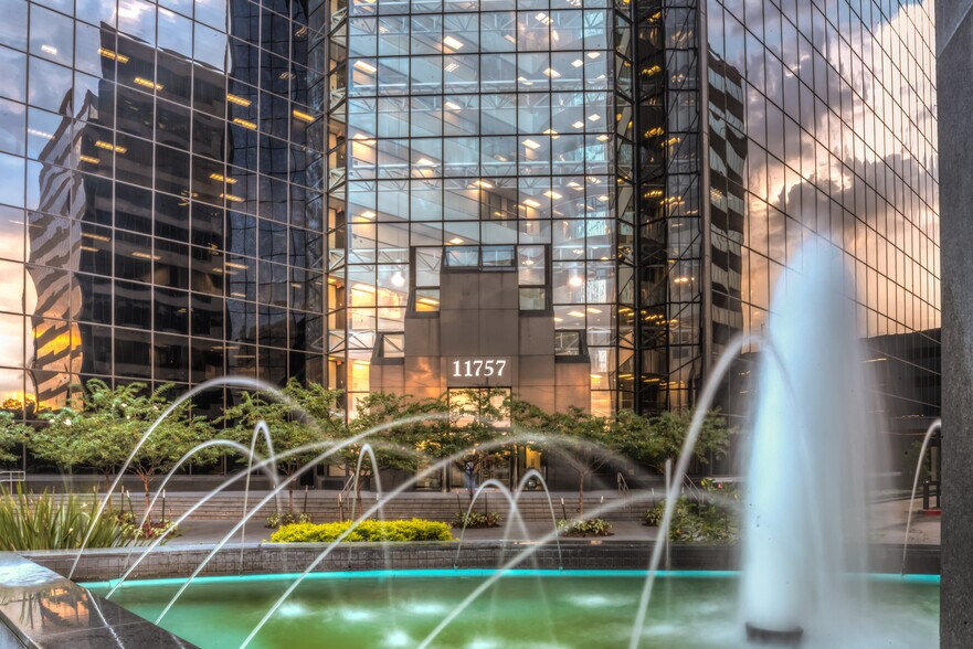 More Photos Of 11757 Katy Fwy, Houston Office For Lease