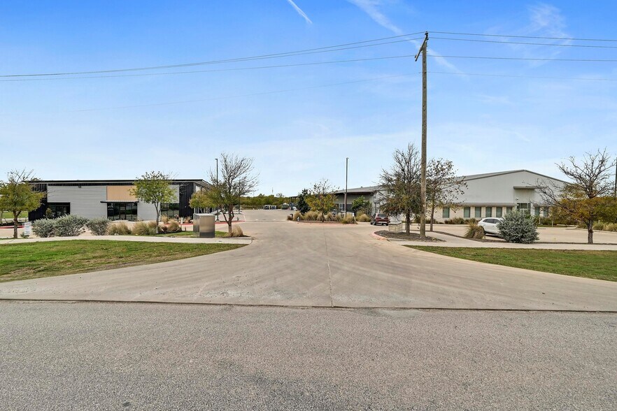 More Photos Of 300 Co Rd 199, Hutto Flex For Lease