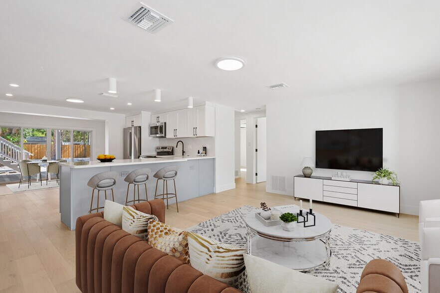 More Photos Of 2655 Bay St, Sarasota Apartments For Sale