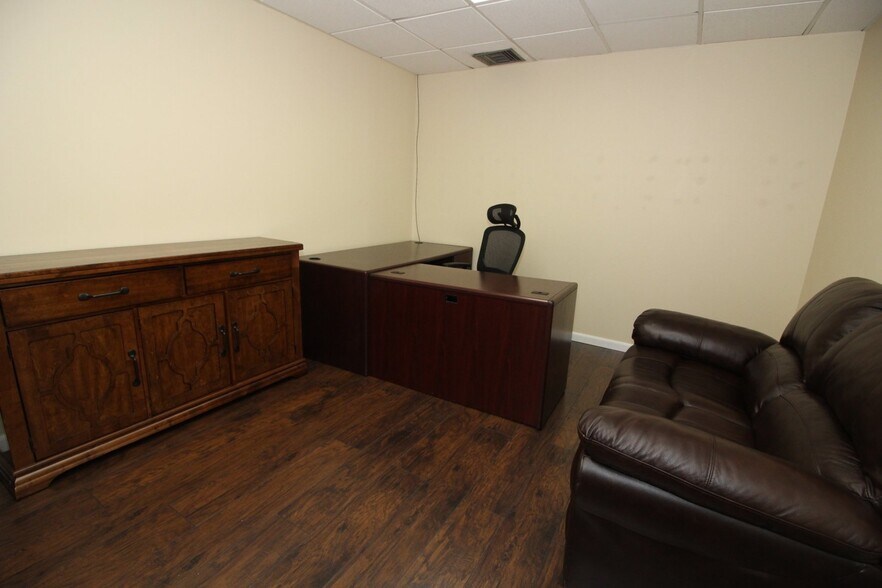 More Photos Of 407 Lake Howell Rd, Maitland Medical For Sale