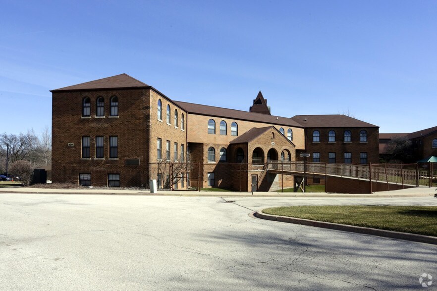 More Photos Of 329-331 S York Rd, Bensenville Daycare Center For Lease
