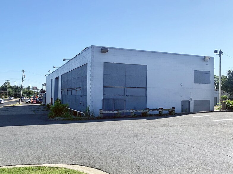 More Photos Of 5808-5812 Ritchie Highway, Baltimore Auto Repair For Sale