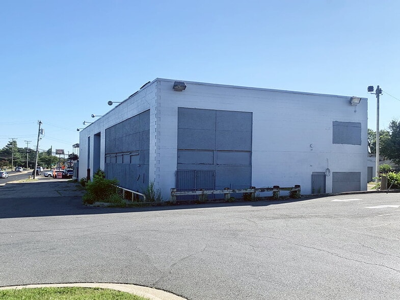 More Photos Of 5810 Ritchie Hwy, Baltimore Auto Repair For Sale