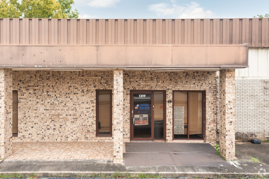 More Photos Of 1319 N Pruett St, Baytown Office For Sale