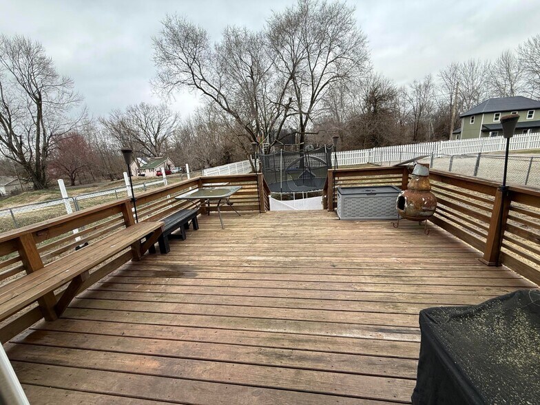 More Photos Of 615 W Benton St, Buffalo Flex For Sale