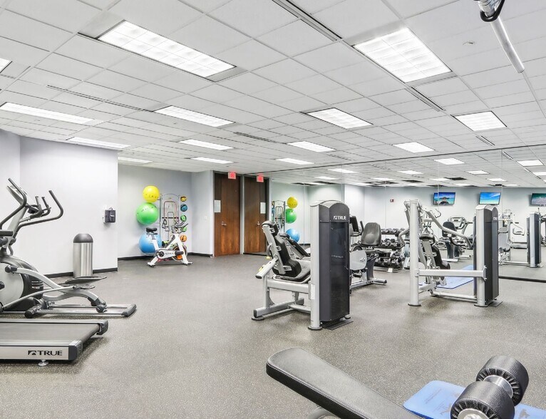 More Photos Of 10850 W Park Pl, Milwaukee Office For Lease