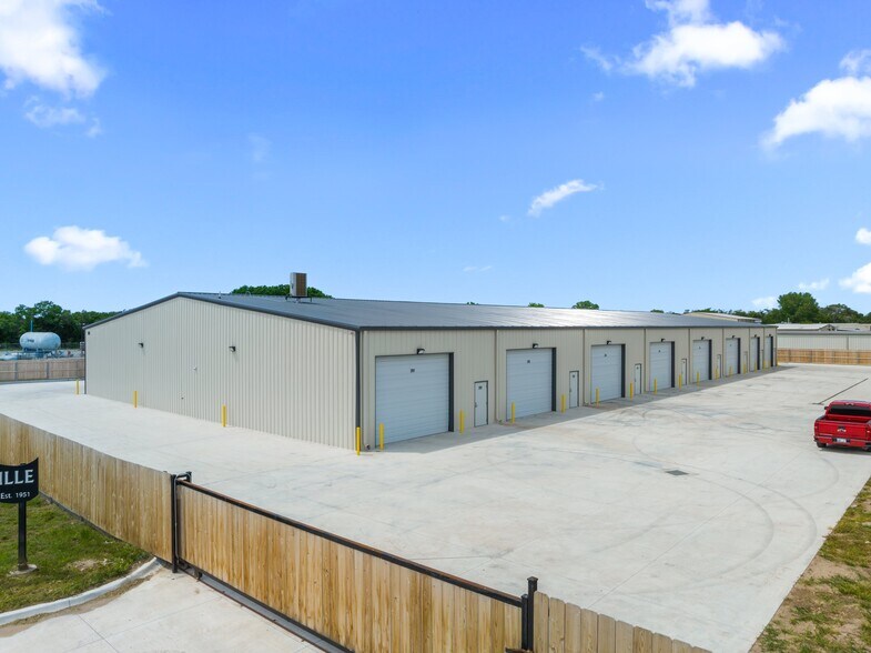 More Photos Of 140 Cain Dr, Haysville Industrial For Sale