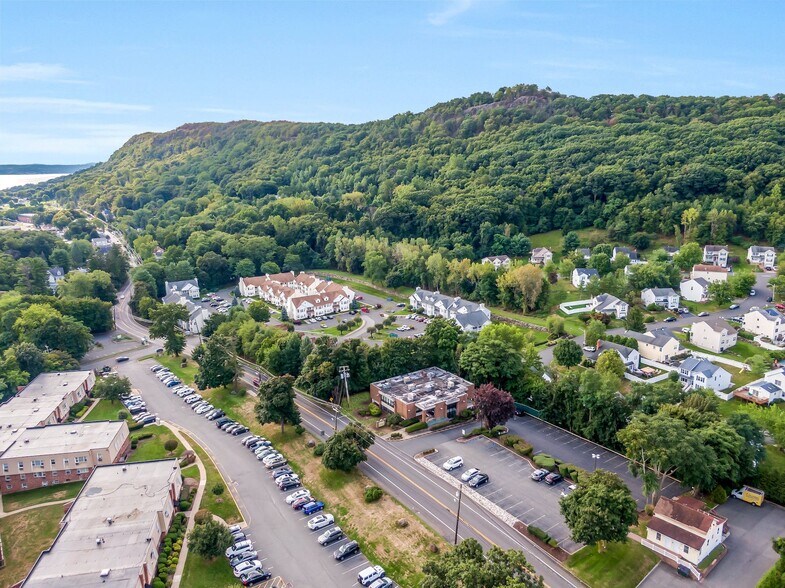 More Photos Of 171 Ramapo Rd, Garnerville Office For Lease