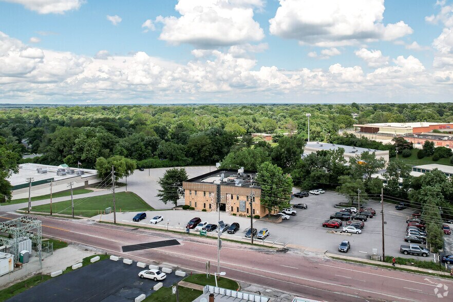 More Photos Of 4585 Washington St, Florissant Medical For Lease