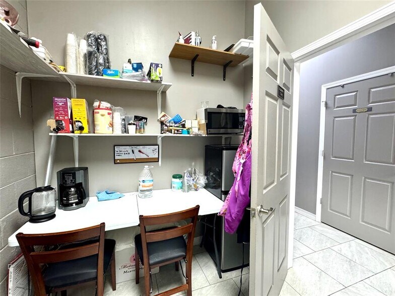 More Photos Of 110 Charleston Dr, Mooresville Office For Sale