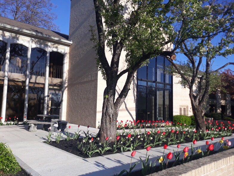 More Photos Of 3040 Riverside Dr, Upper Arlington Office For Lease