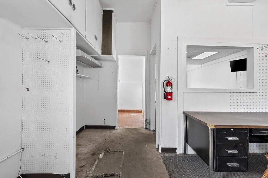 More Photos Of 201 E Green Bay St, Bonduel Service Station For Sale
