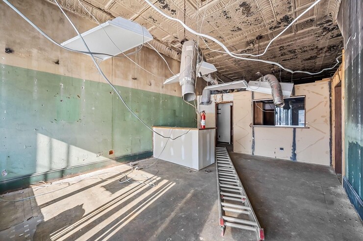 More Photos Of 153 Washington Sq, Bucyrus General Retail For Sale