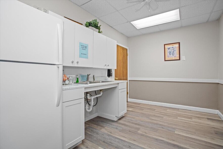 More Photos Of 3213 S Medford Dr, Lufkin Medical For Lease