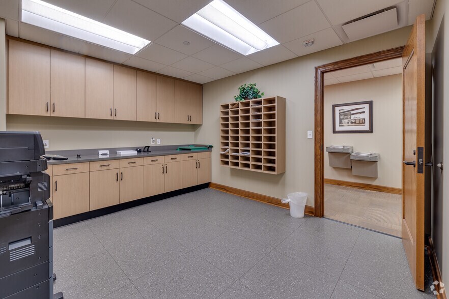 More Photos Of 401 S Boston Ave, Tulsa Office For Lease