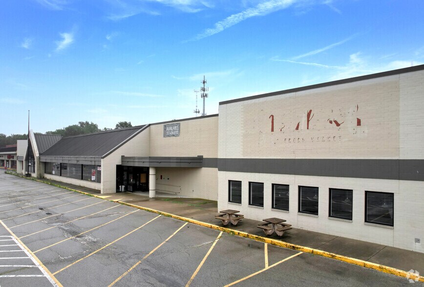 More Photos Of 11625 Fox Rd, Indianapolis Supermarket For Lease