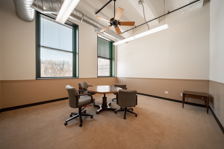 More Photos Of 1550 S Indiana Ave, Chicago Office Residential For Sale