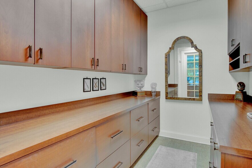 More Photos Of 6200 Metrowest Blvd, Orlando Office For Lease