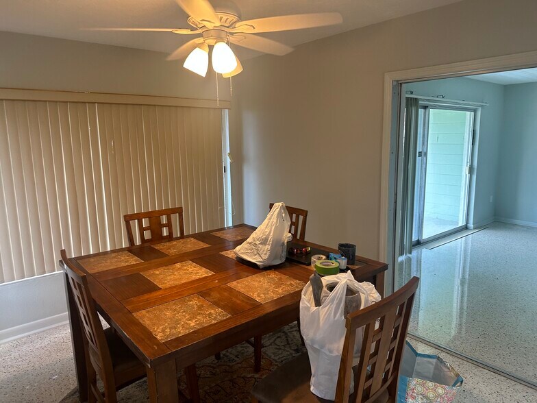 More Photos Of 3111 26th St W, Bradenton Flex For Sale