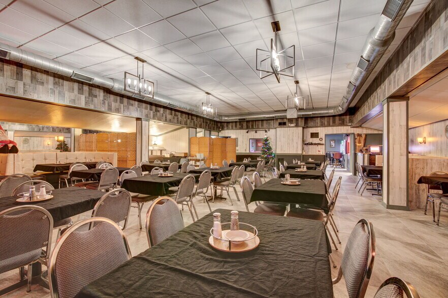 More Photos Of 617 E North St, Poynette Restaurant For Sale